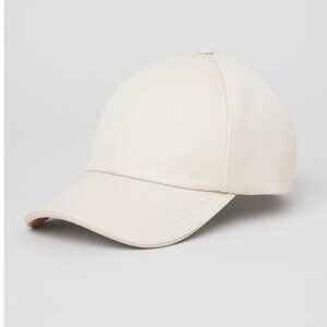 NWT Alo Yoga Satin Off-Duty Cap - Creme